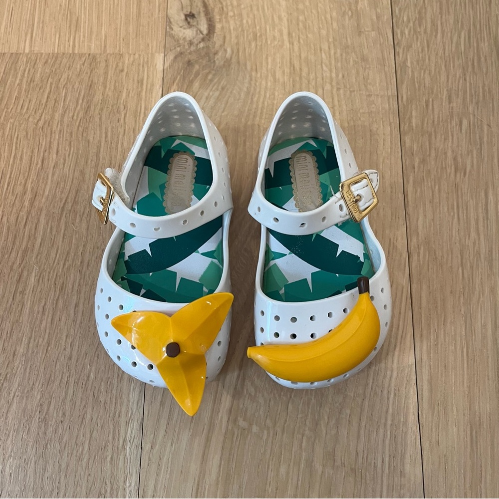 Banana Mini Melissas size 5